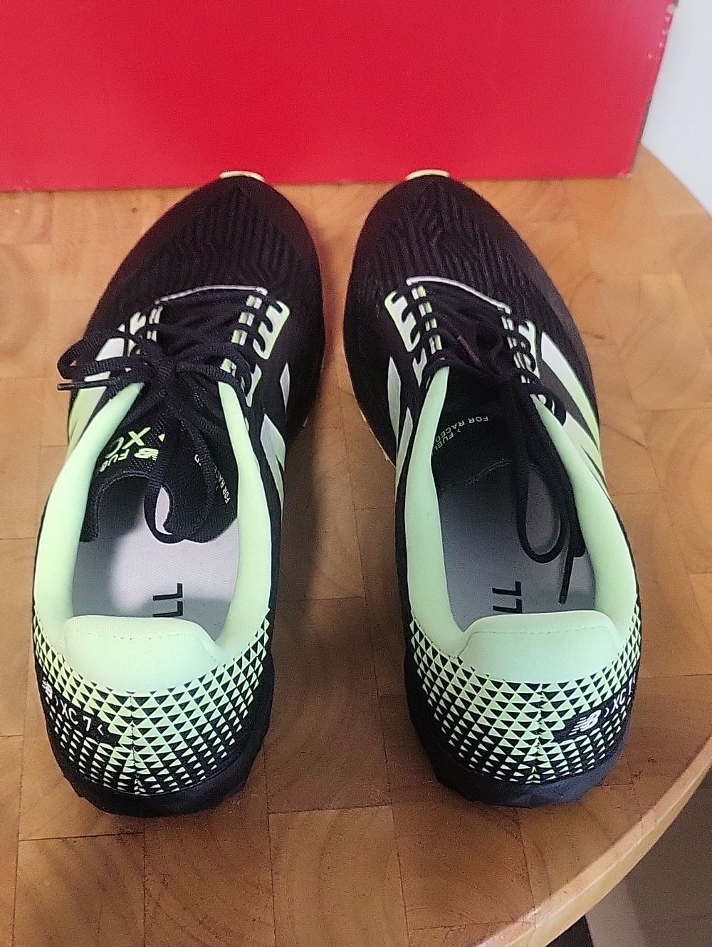 New Balance Men’s Black & Neon FuelCell XC7 v5 Running Shoes BRAND NEW